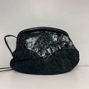 Vintage Black Textured Leather Clamshell Crossbody